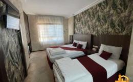 اتاق سه تخت هتل شهدای رودبار اتاق سه تخت هتل شهدای رودبار