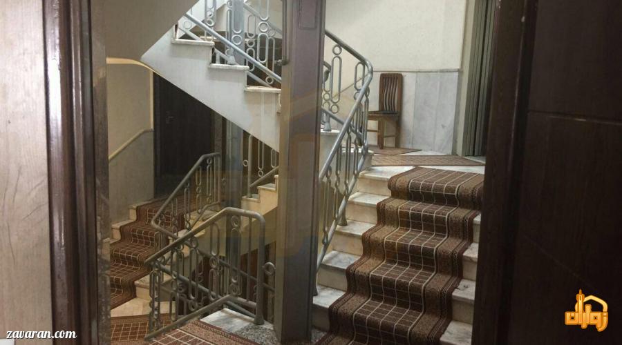 راه پله هتل آپارتمان معین درباری مشهد