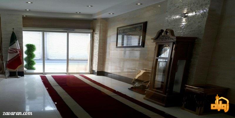 ورودی هتل آپارتمان معین درباری مشهد