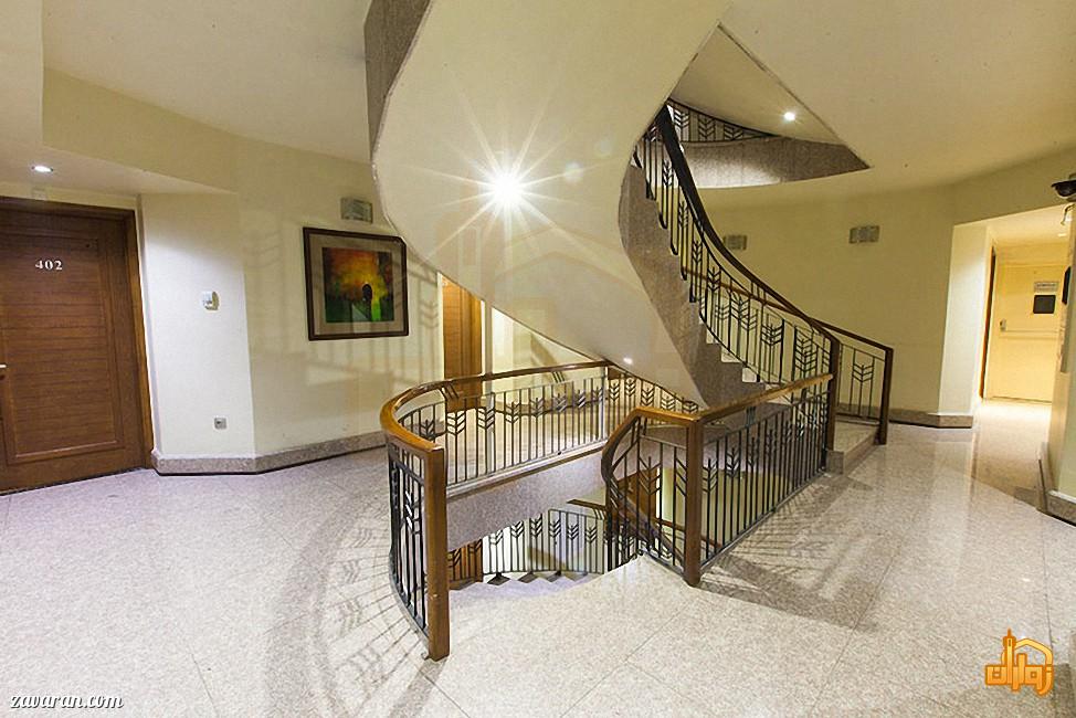 راهرو وراه پله طبقات هتل آرامیس مشهد