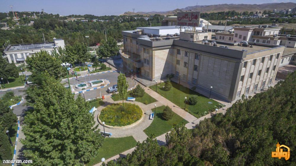 ساختمان و فضای سبز هتل ثامن مشهد